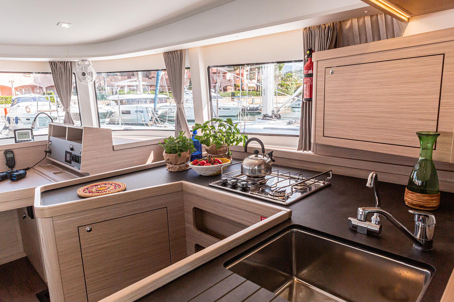 Lagoon 42 - 4 + 1 cab., picture 9