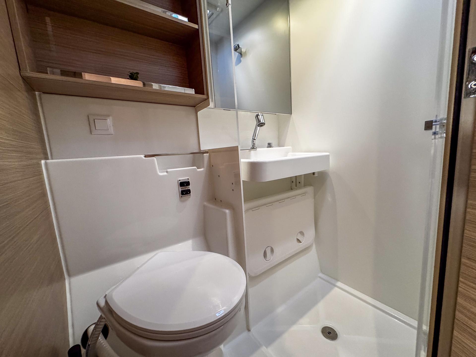 Lagoon 43 - 4 + 2 cab., picture 25