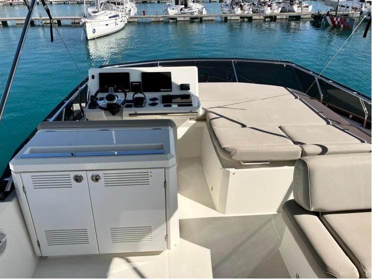 Prestige 520 Flybridge - 3 + 1 cab., picture 9