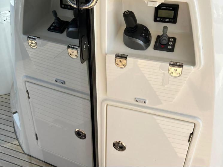 Prestige 520 Flybridge - 3 + 1 cab., picture 8