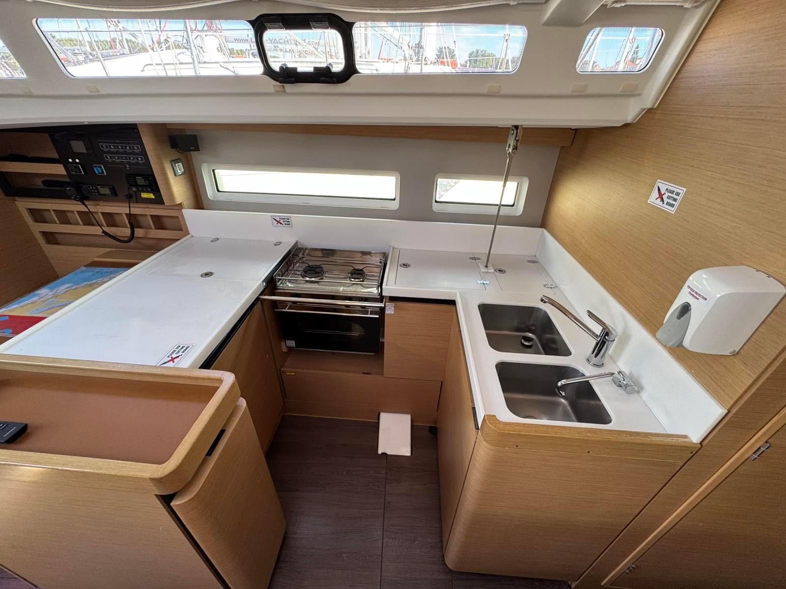 Sun Odyssey 440 - 4 cab., picture 7