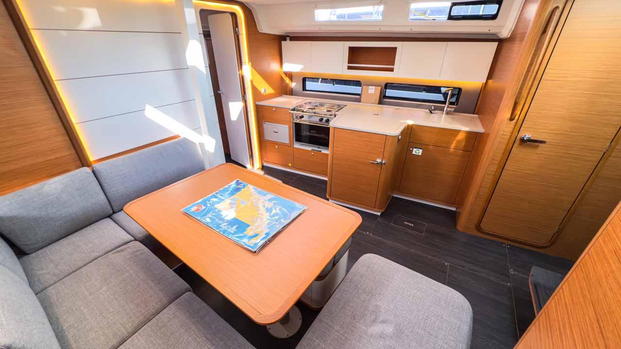 Dufour 41 Performance - 3 cab., picture 15