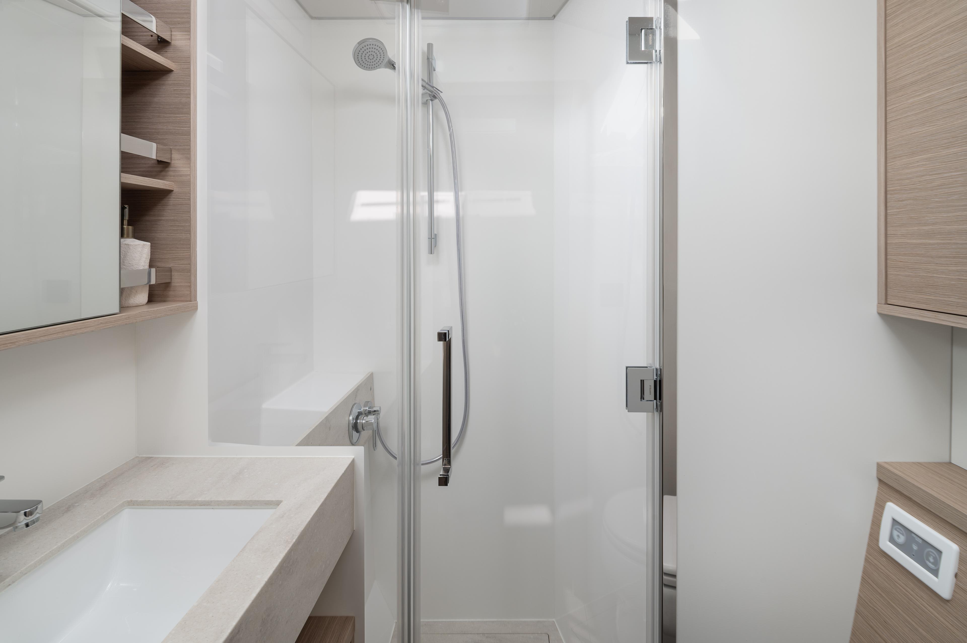 Lagoon 60 - 4 + 2 cab., picture 25