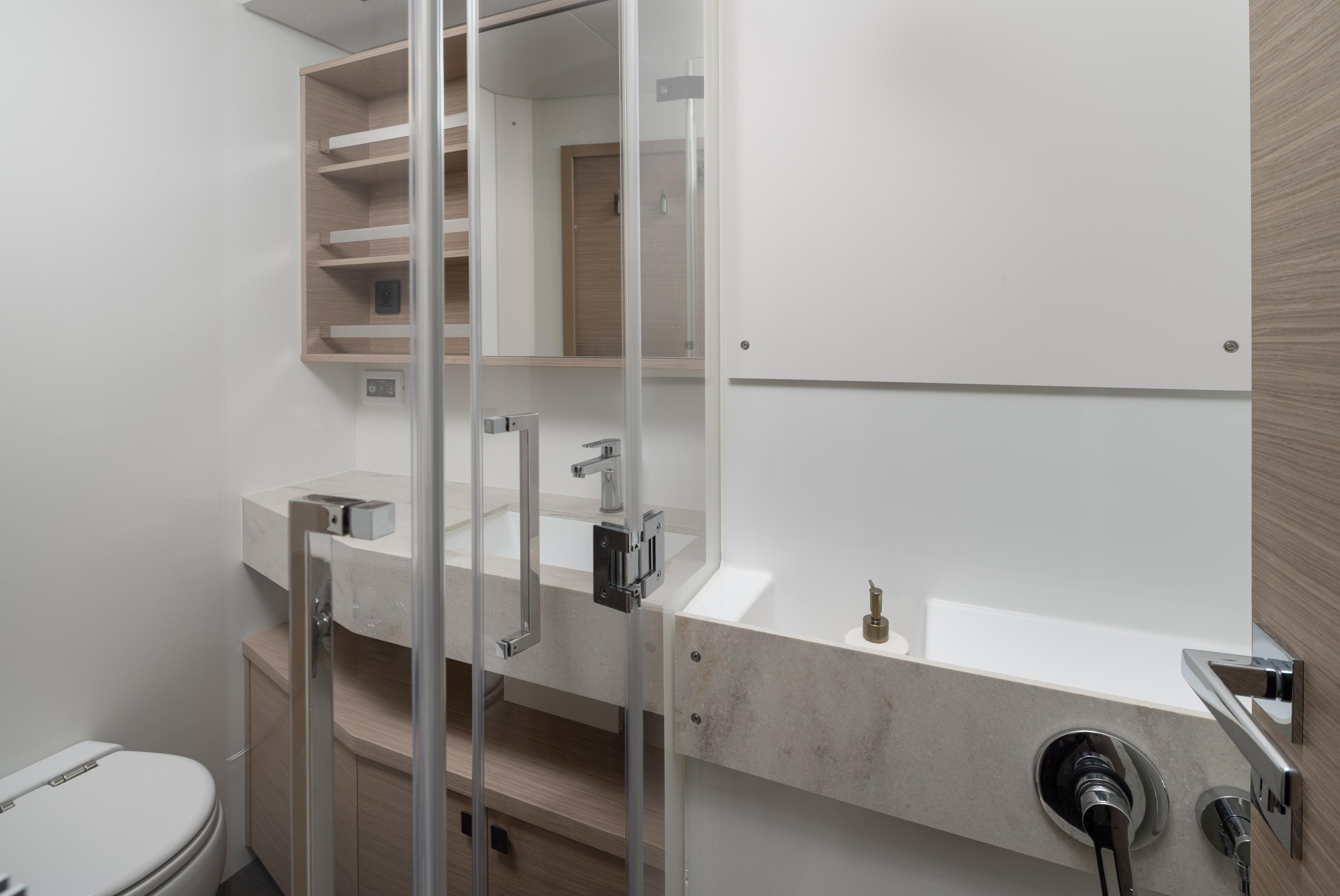 Lagoon 60 - 4 + 2 cab., picture 24