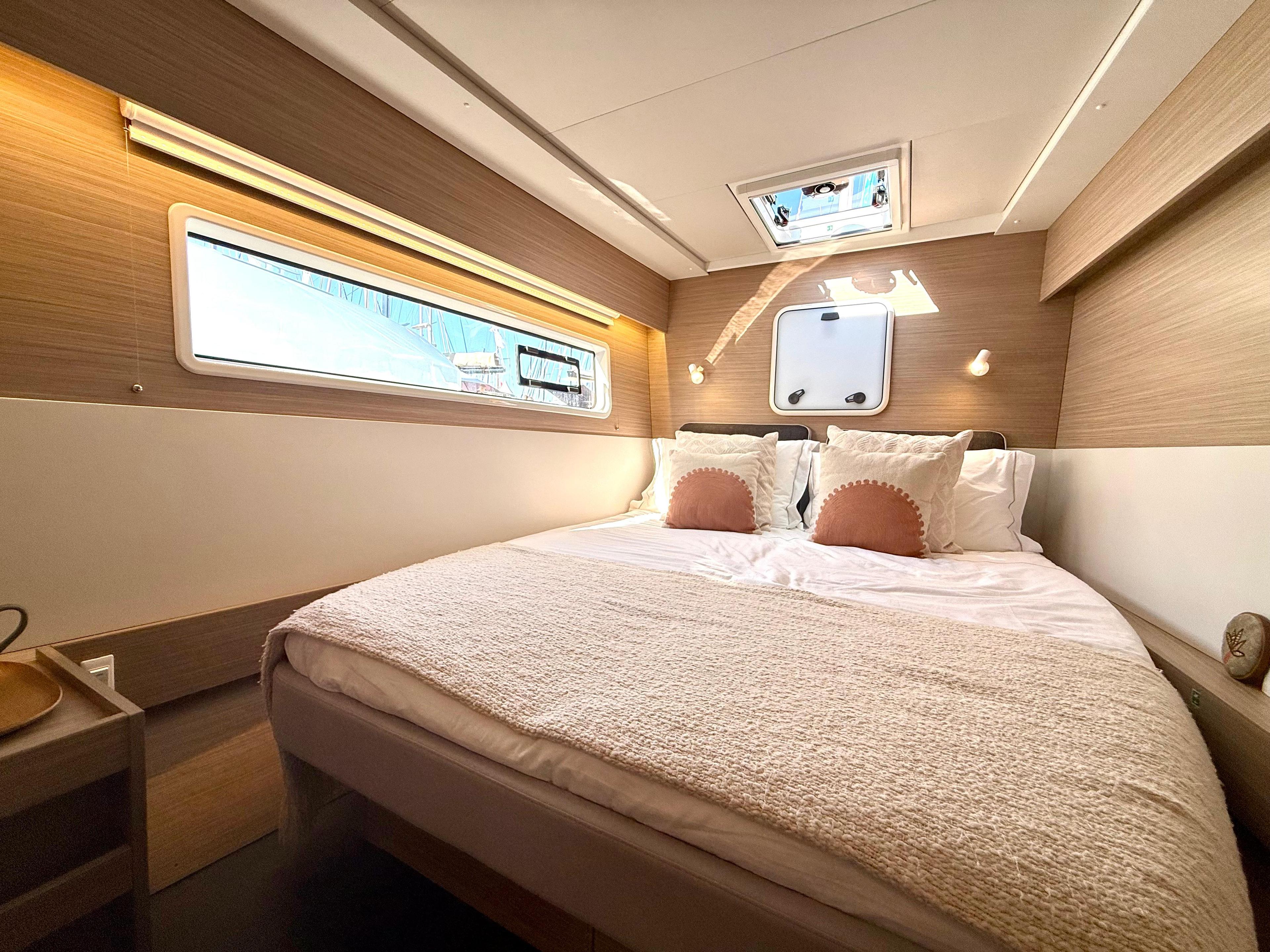 Lagoon 43 - 4 + 2 cab., picture 3