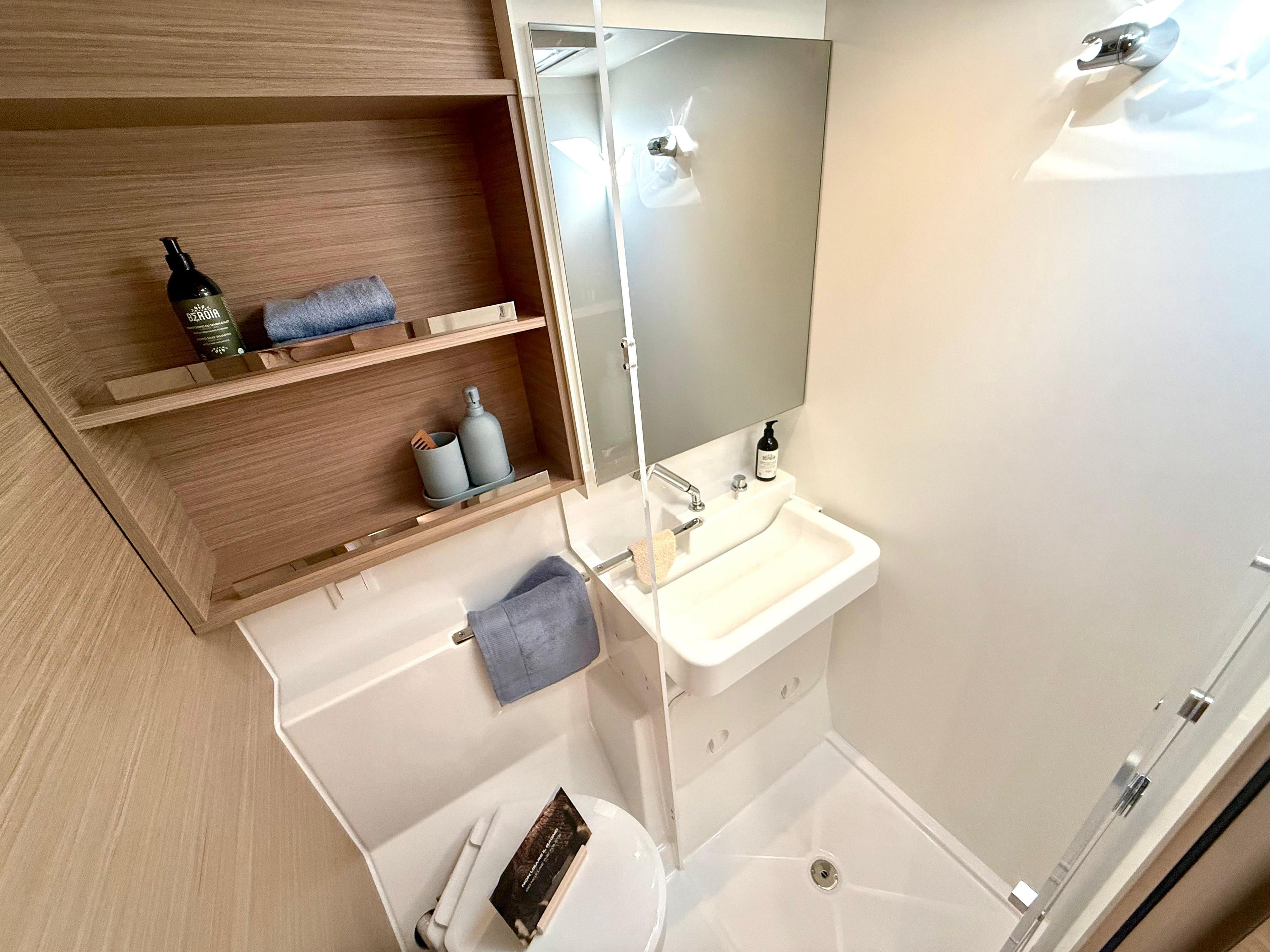 Lagoon 43 - 4 + 2 cab., picture 14