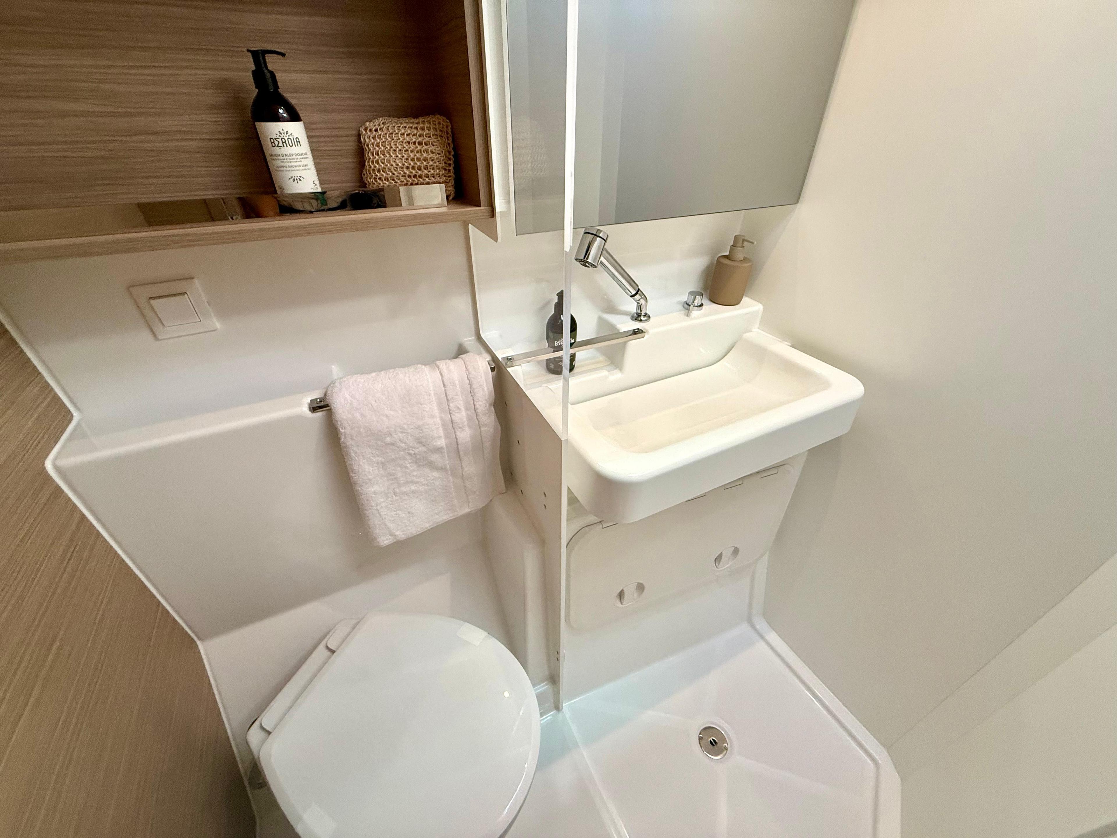 Lagoon 43 - 4 + 2 cab., picture 4