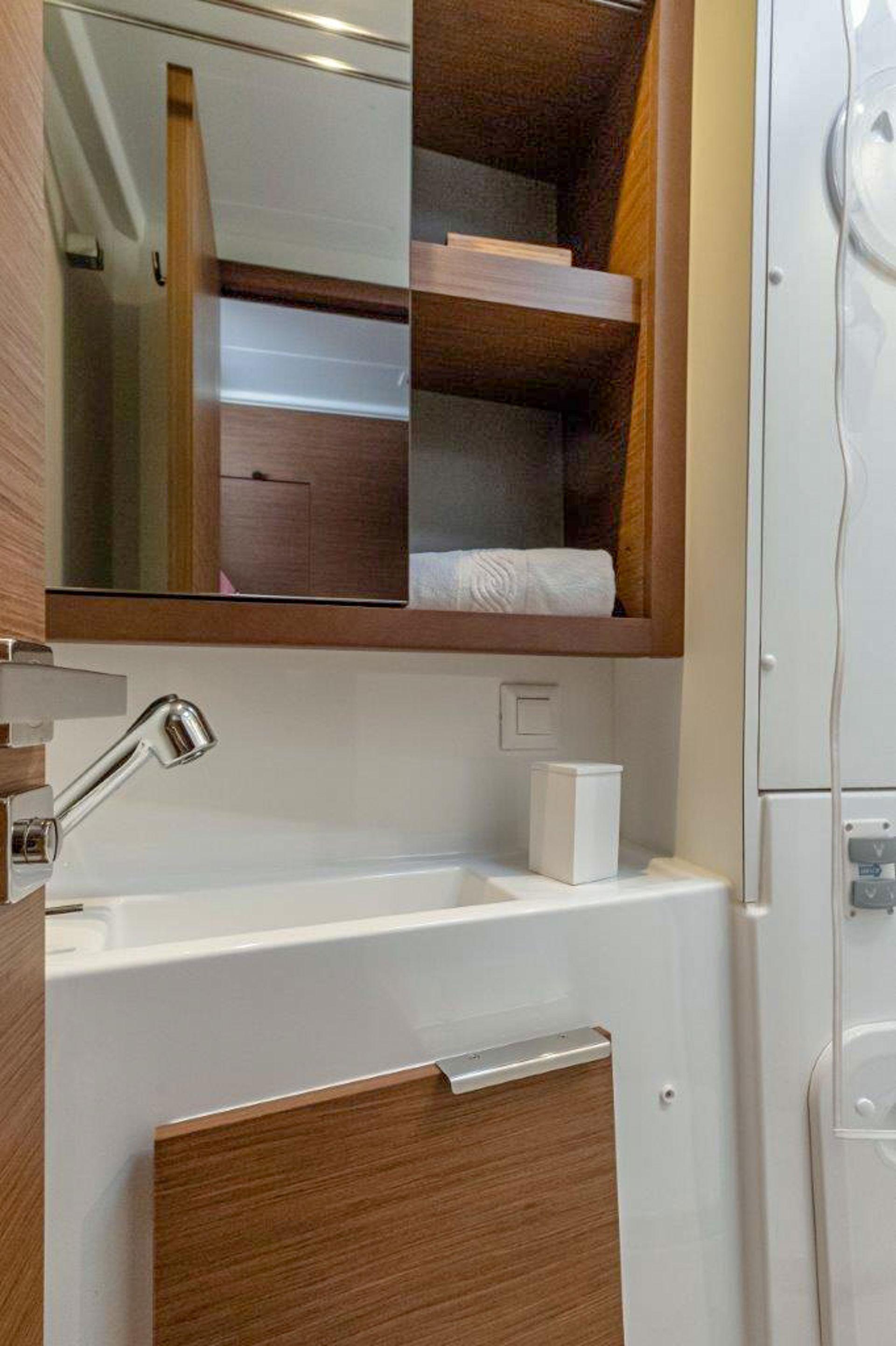 Lagoon 40 - 4 + 2 cab, picture 26