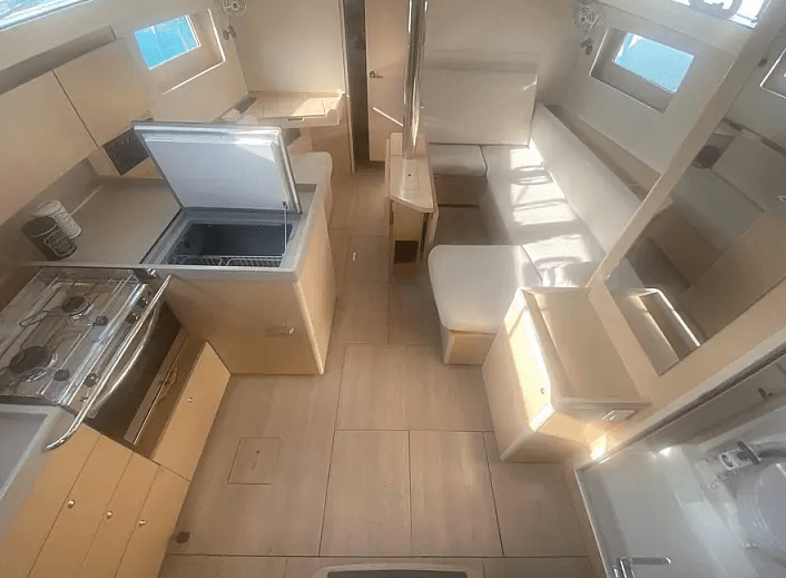 Oceanis 41.1, picture 4