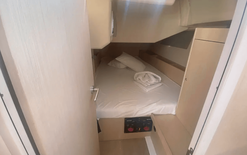 Oceanis 41.1, picture 8