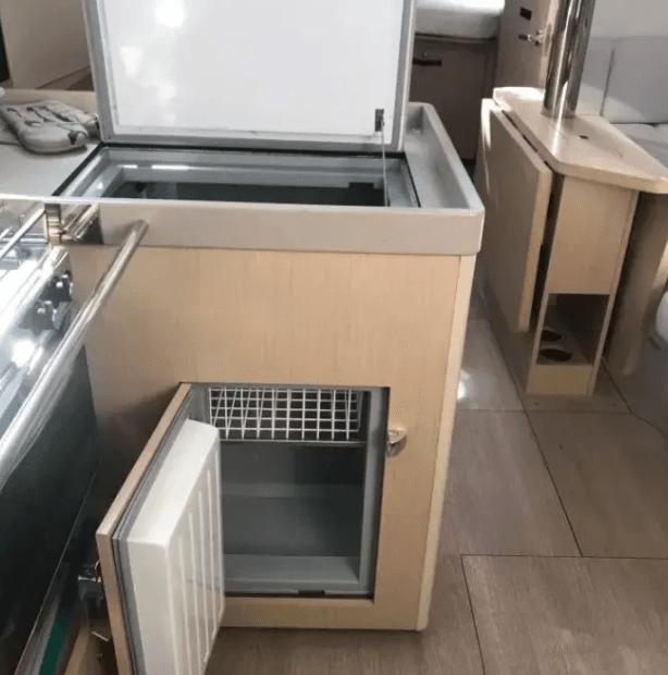 Oceanis 41.1, picture 7