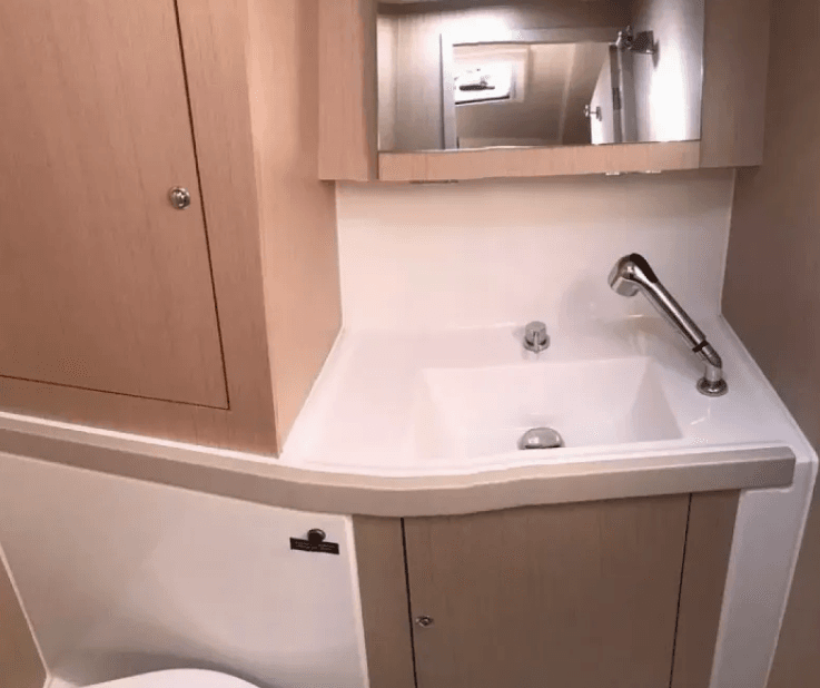 Oceanis 41.1, picture 11