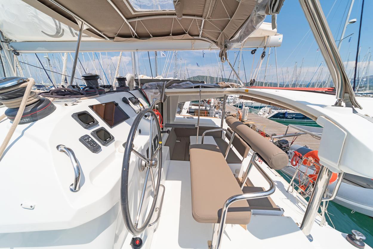 Lagoon 400 S2 - 4 + 2 cab. - Vicky, picture 11