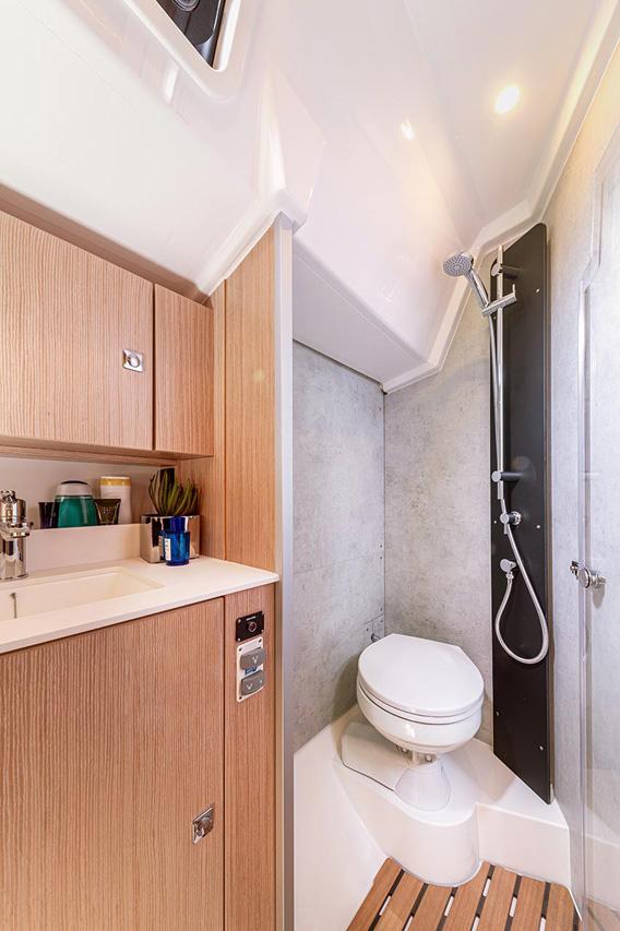 Bavaria C38, picture 13