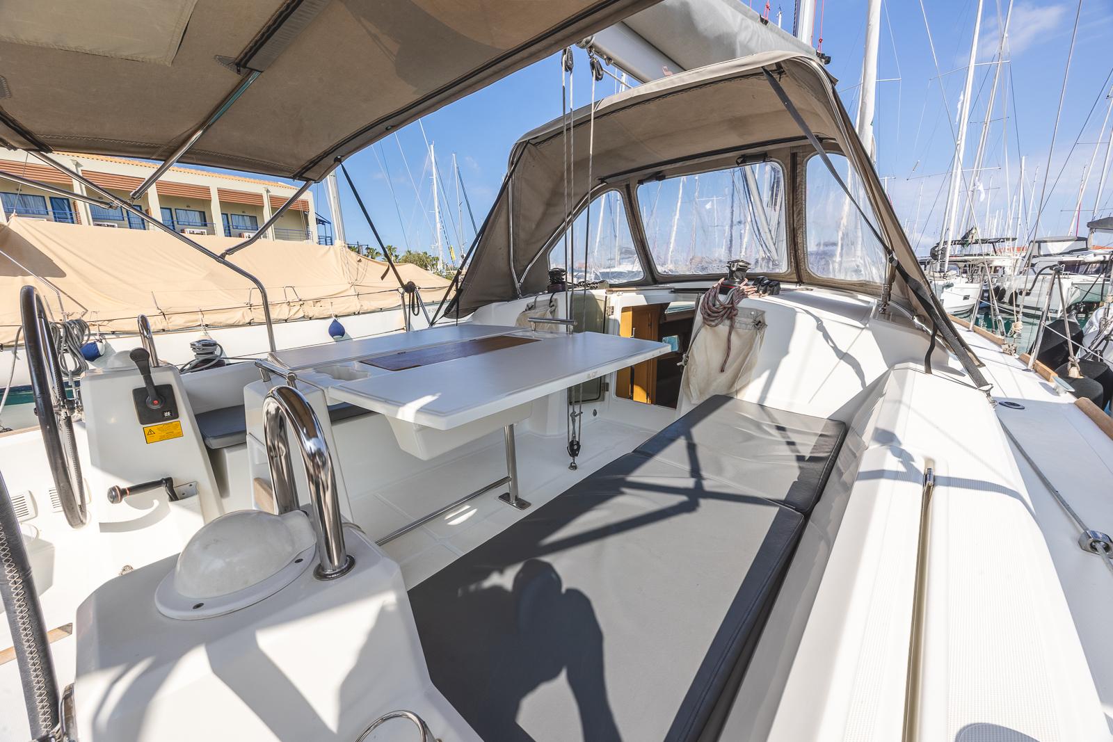 Oceanis 38.1, picture 5