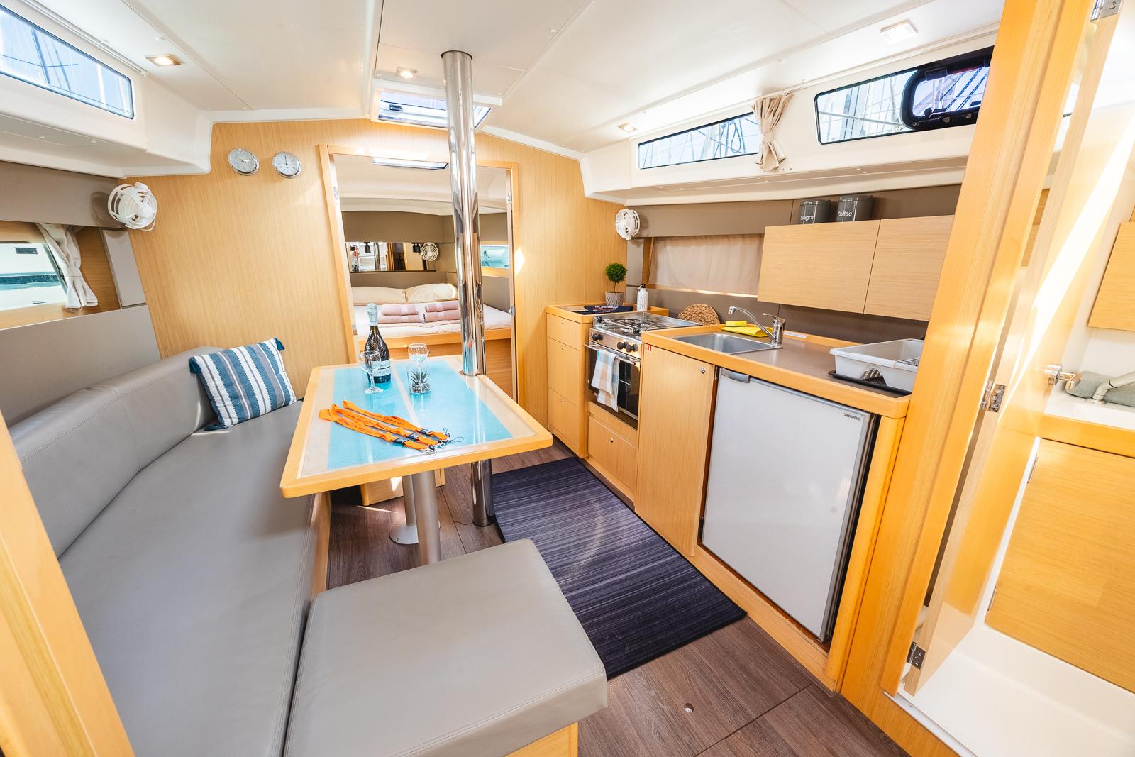 Oceanis 38.1, picture 9