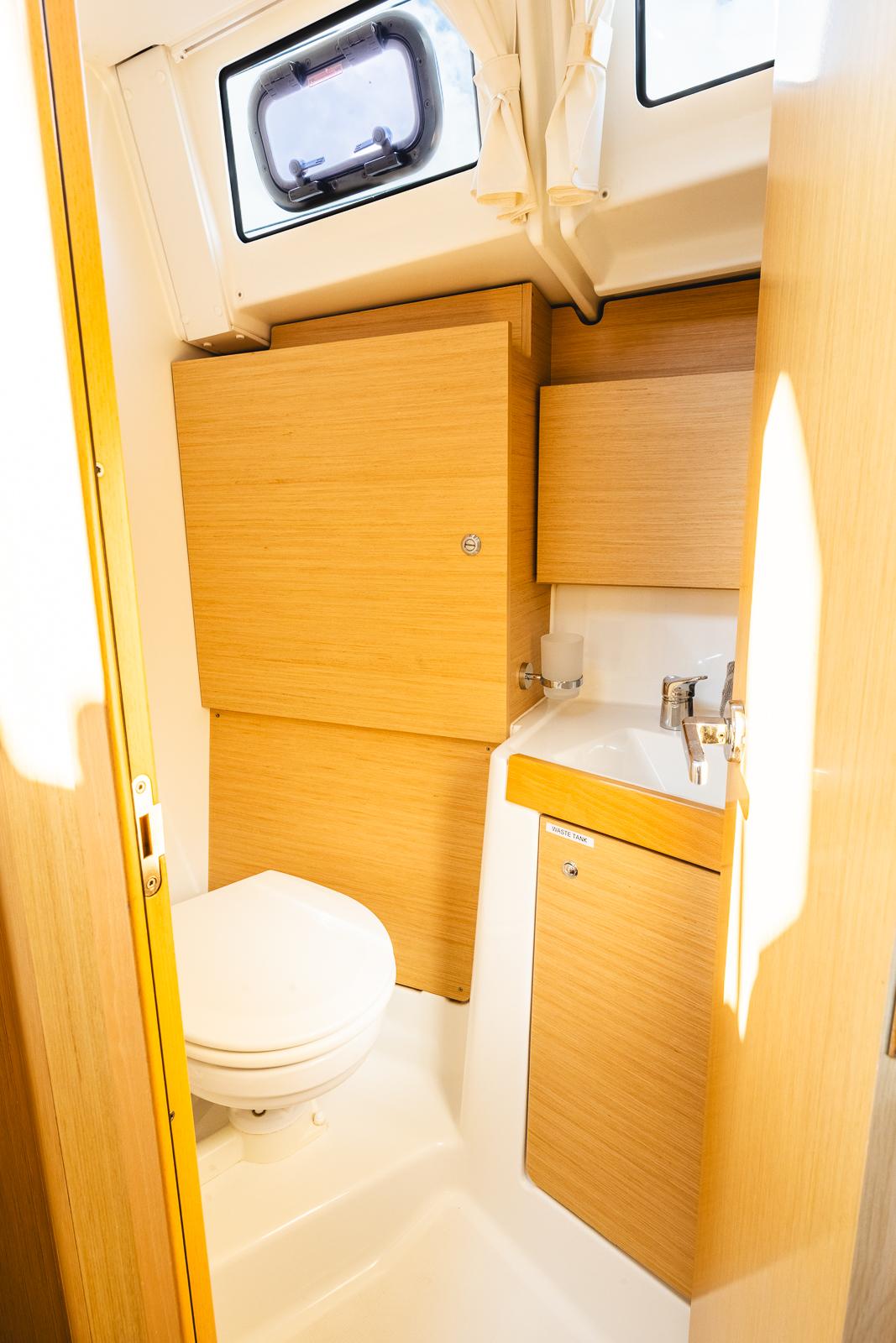 Oceanis 38.1, picture 17