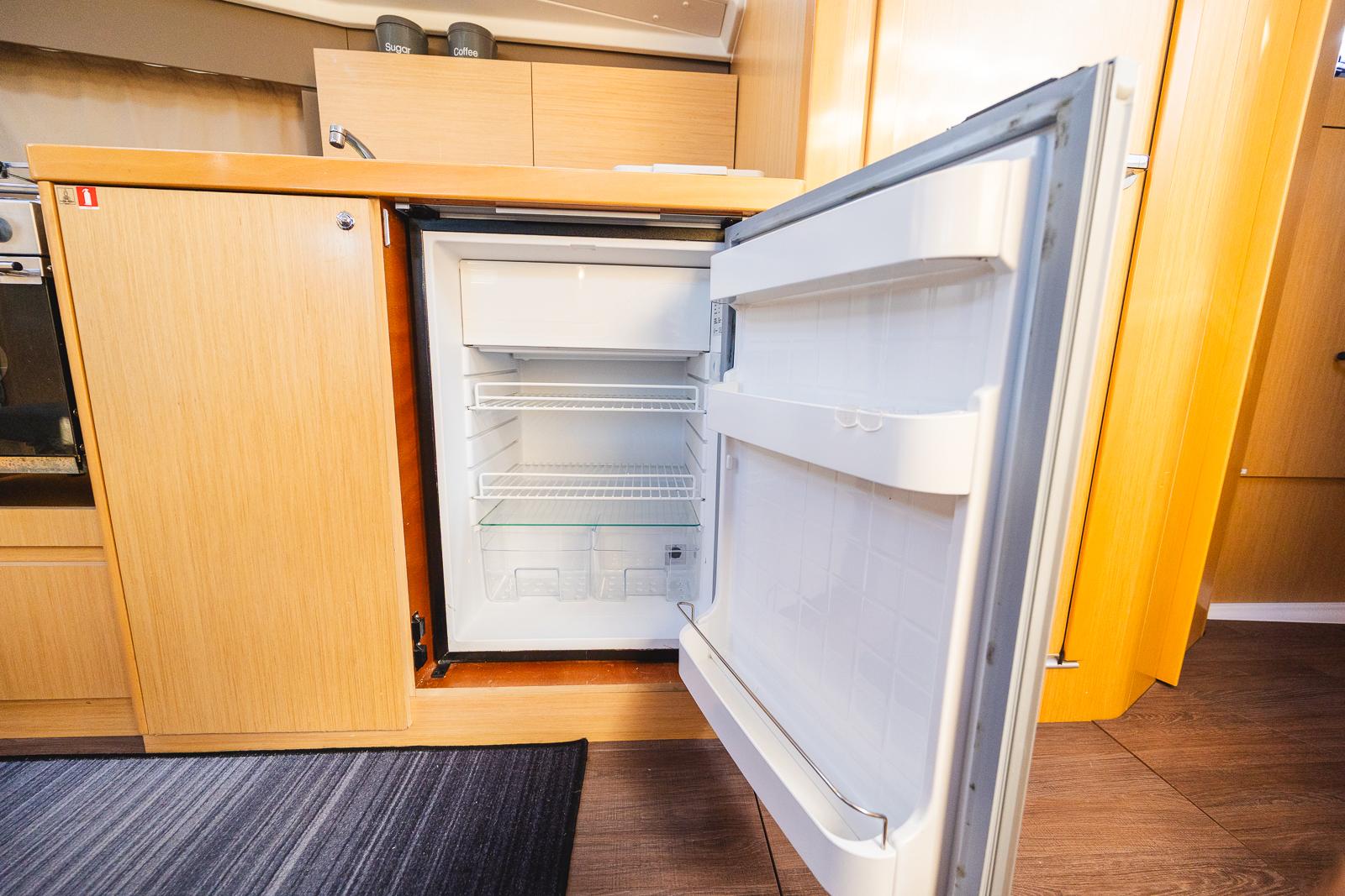 Oceanis 38.1, picture 12