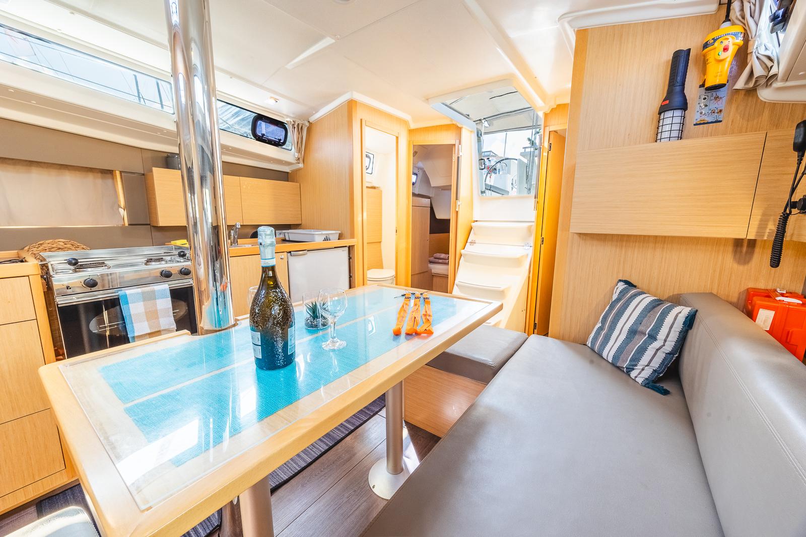 Oceanis 38.1, picture 10