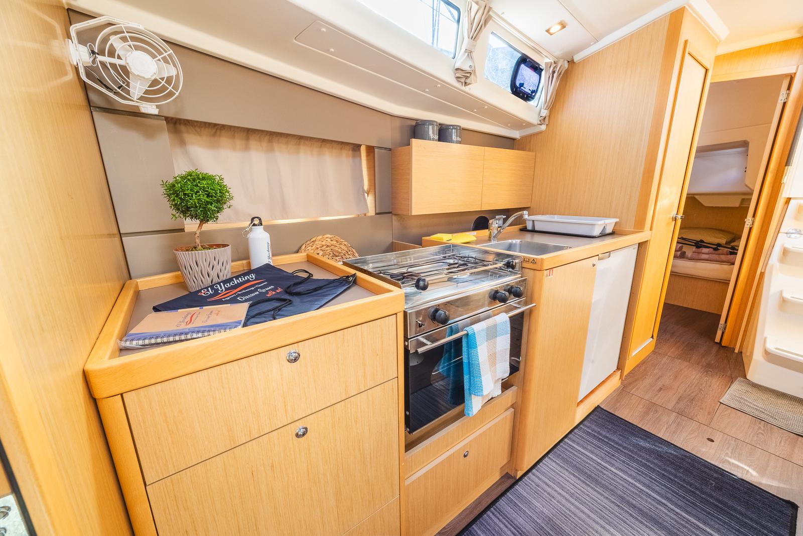 Oceanis 38.1, picture 11