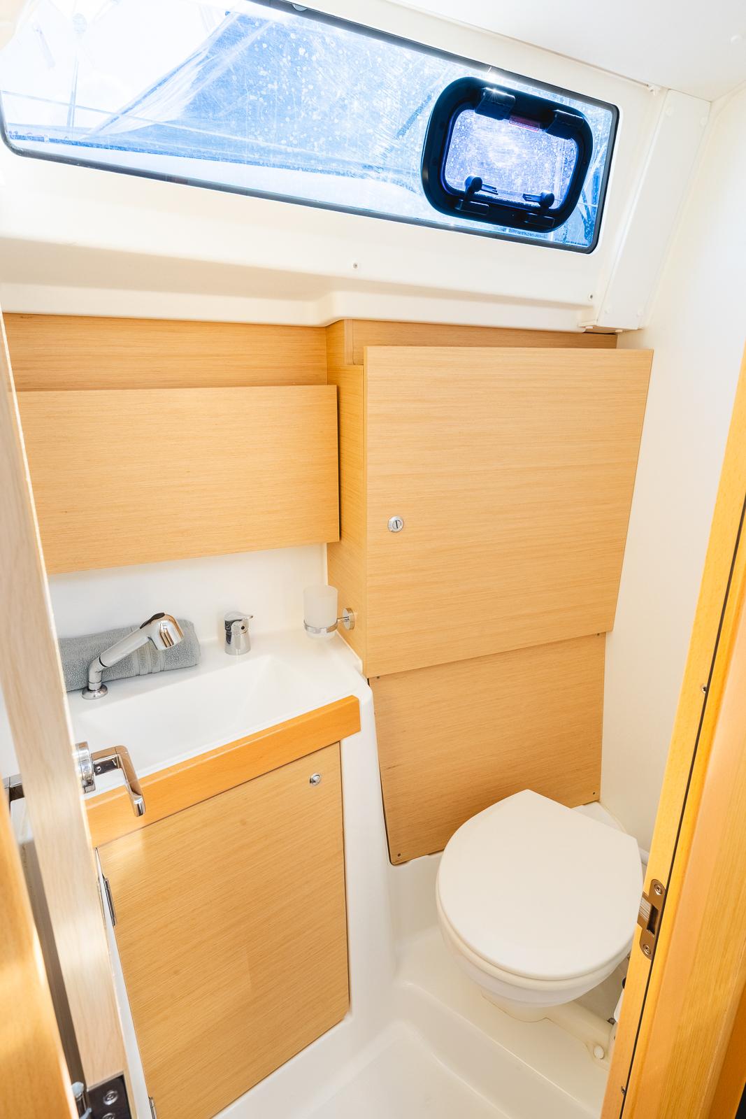 Oceanis 38.1, picture 18