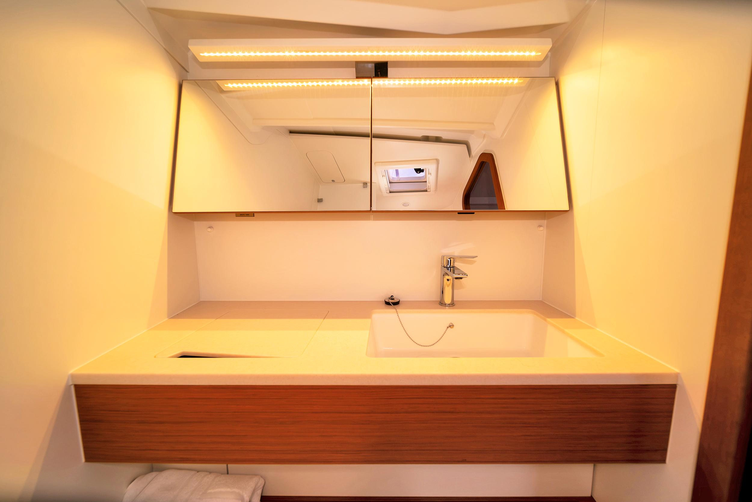 Dufour 41 - 3 cab., picture 12