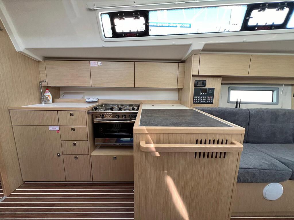 Bavaria C38, picture 7