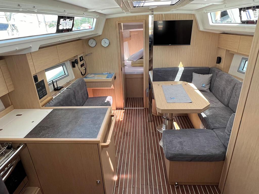 Bavaria C38, picture 6