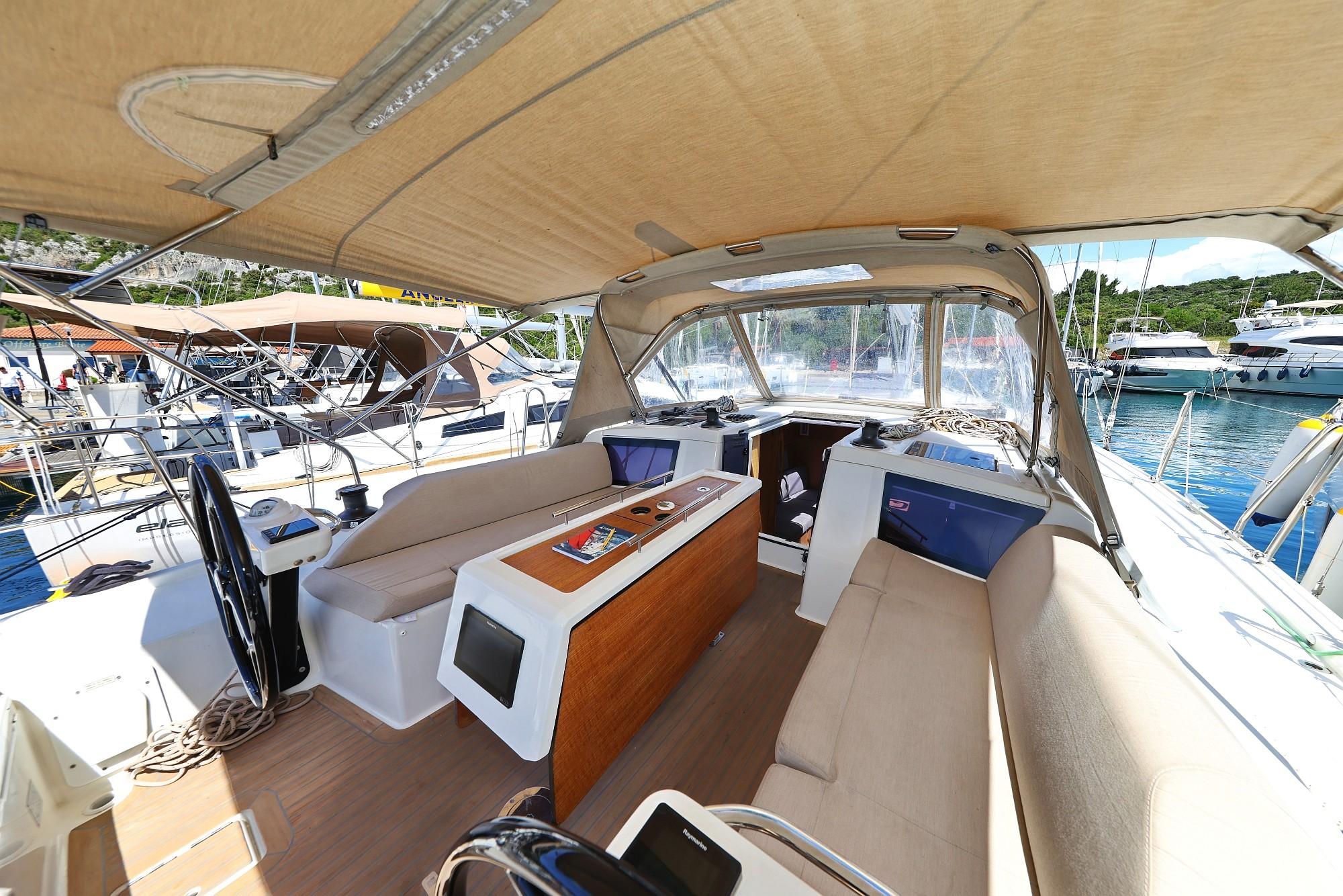 Dufour 390, picture 5