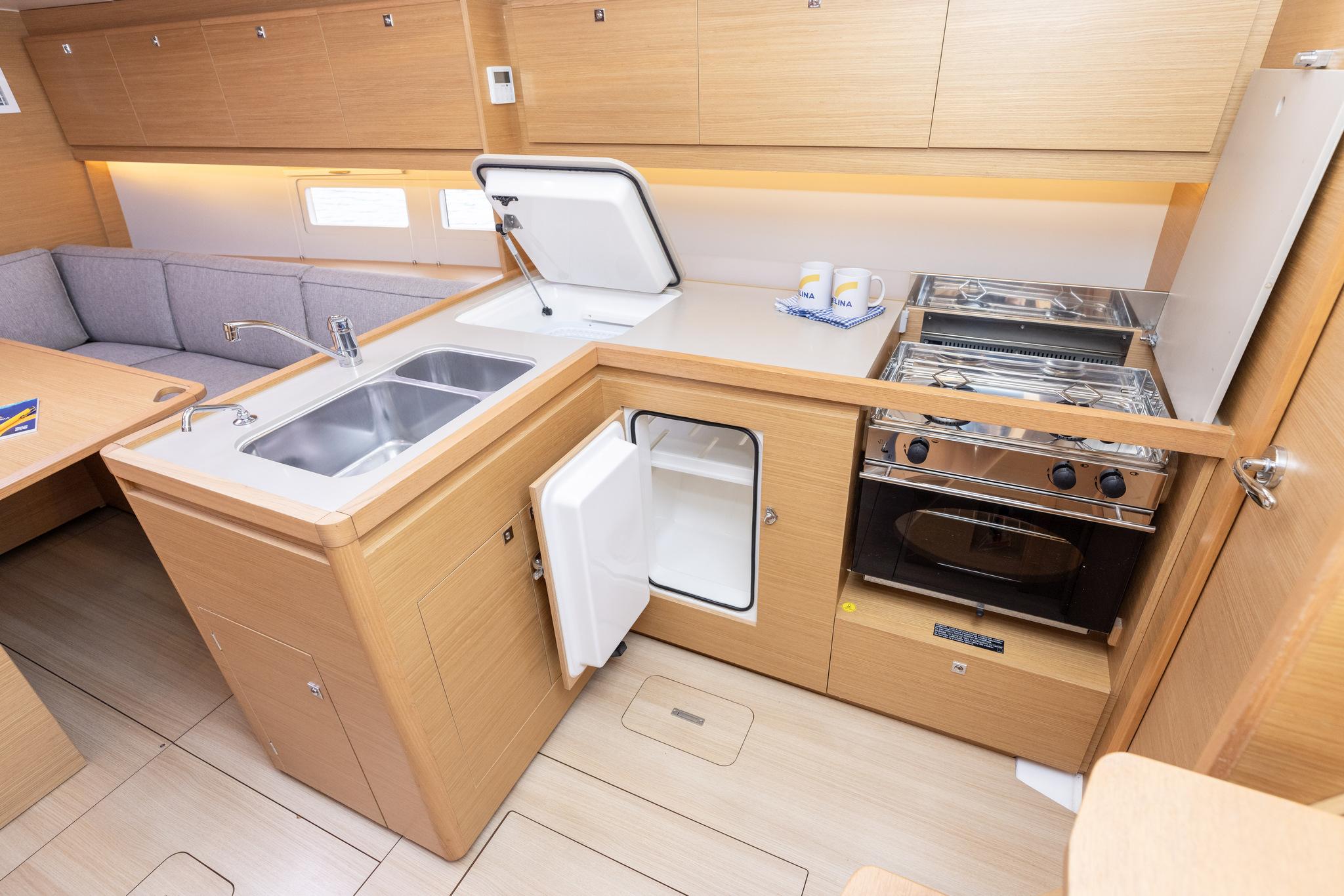 Dufour 390, picture 38