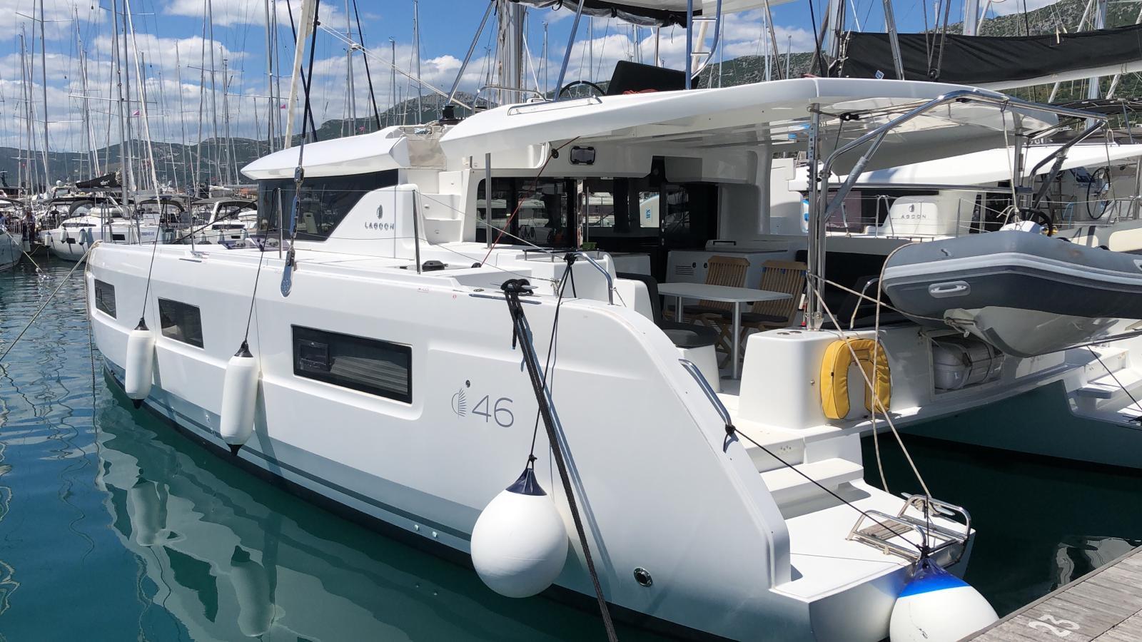 Lagoon 46 - 4 + 2 cab., picture 3