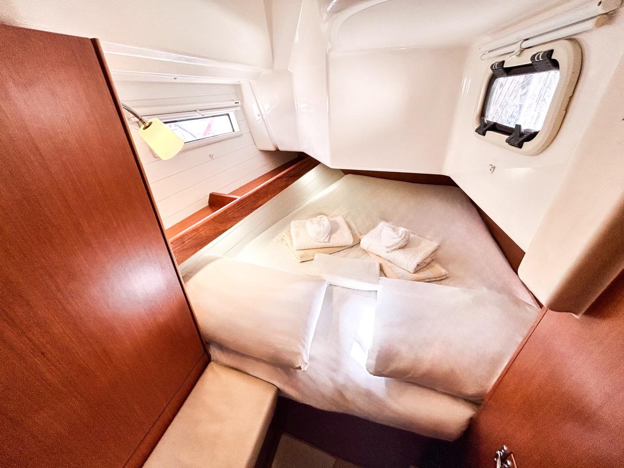 Bavaria 34, picture 17