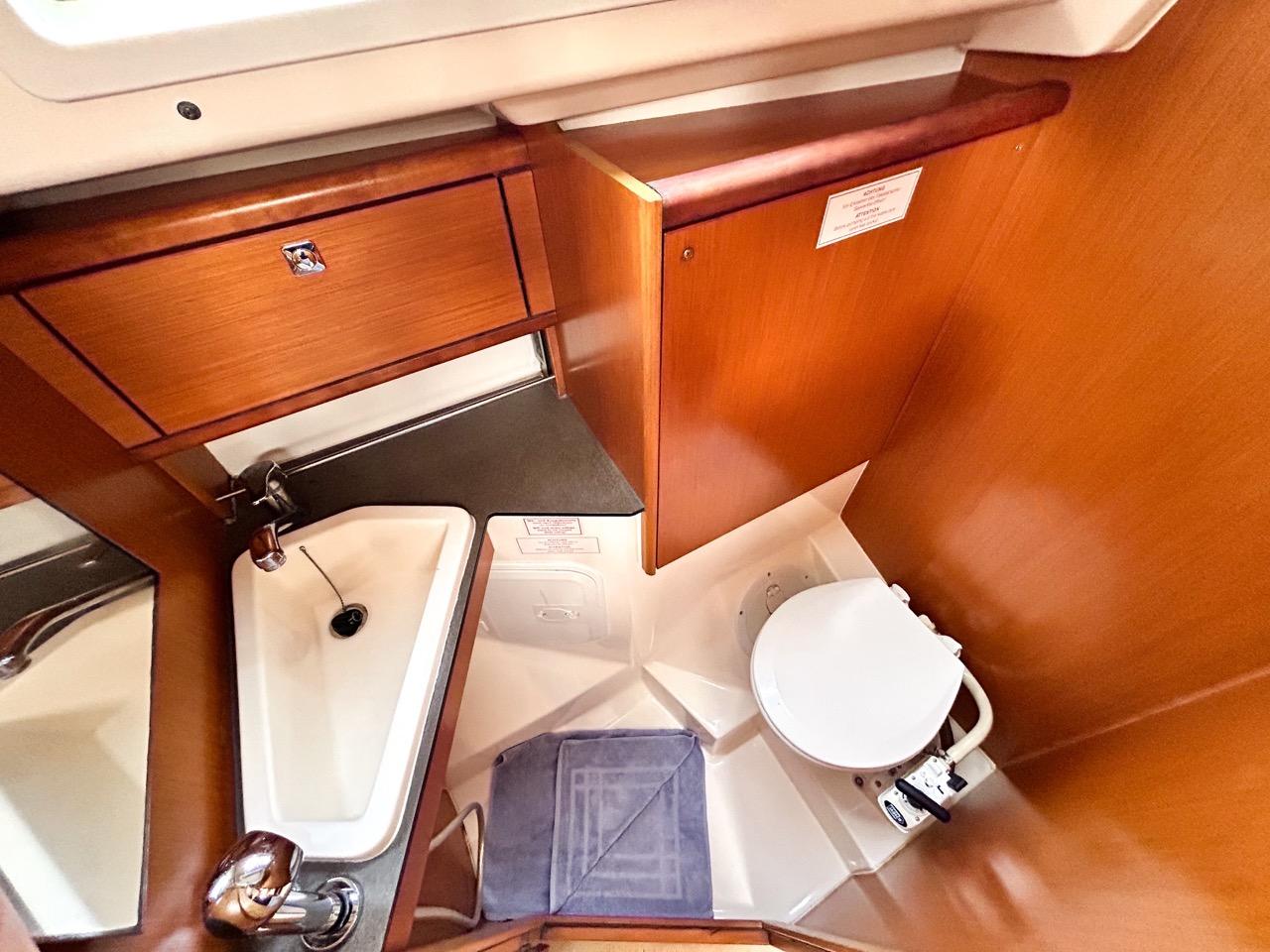 Bavaria 34, picture 18