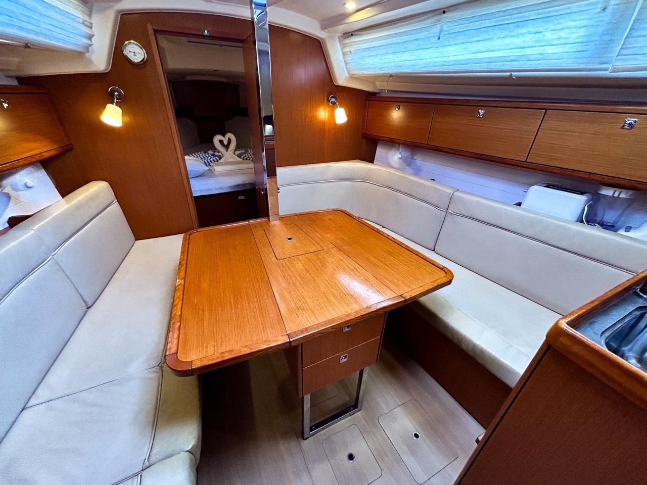 Bavaria 34, picture 12