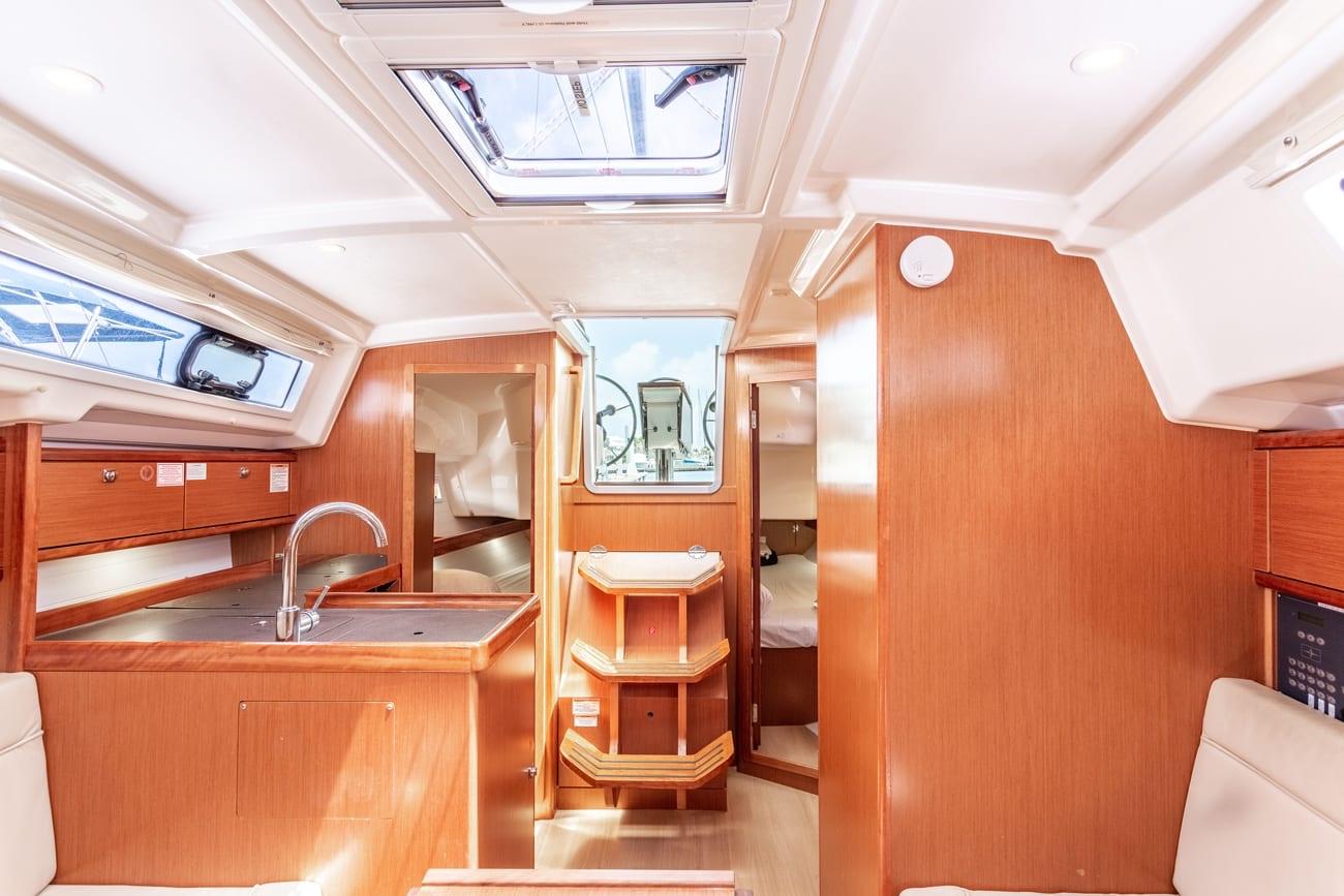 Bavaria 34, picture 11