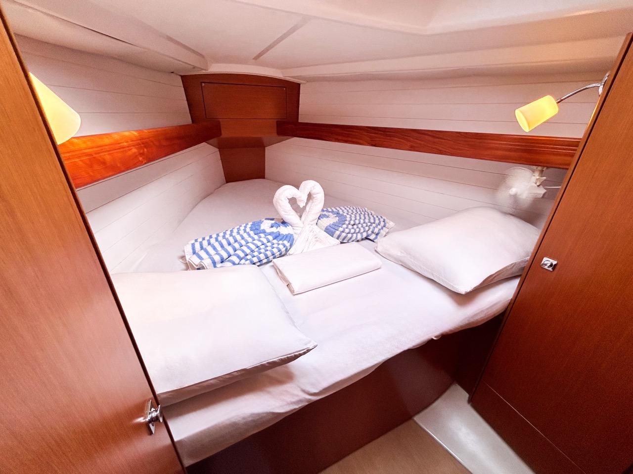 Bavaria 34, picture 15