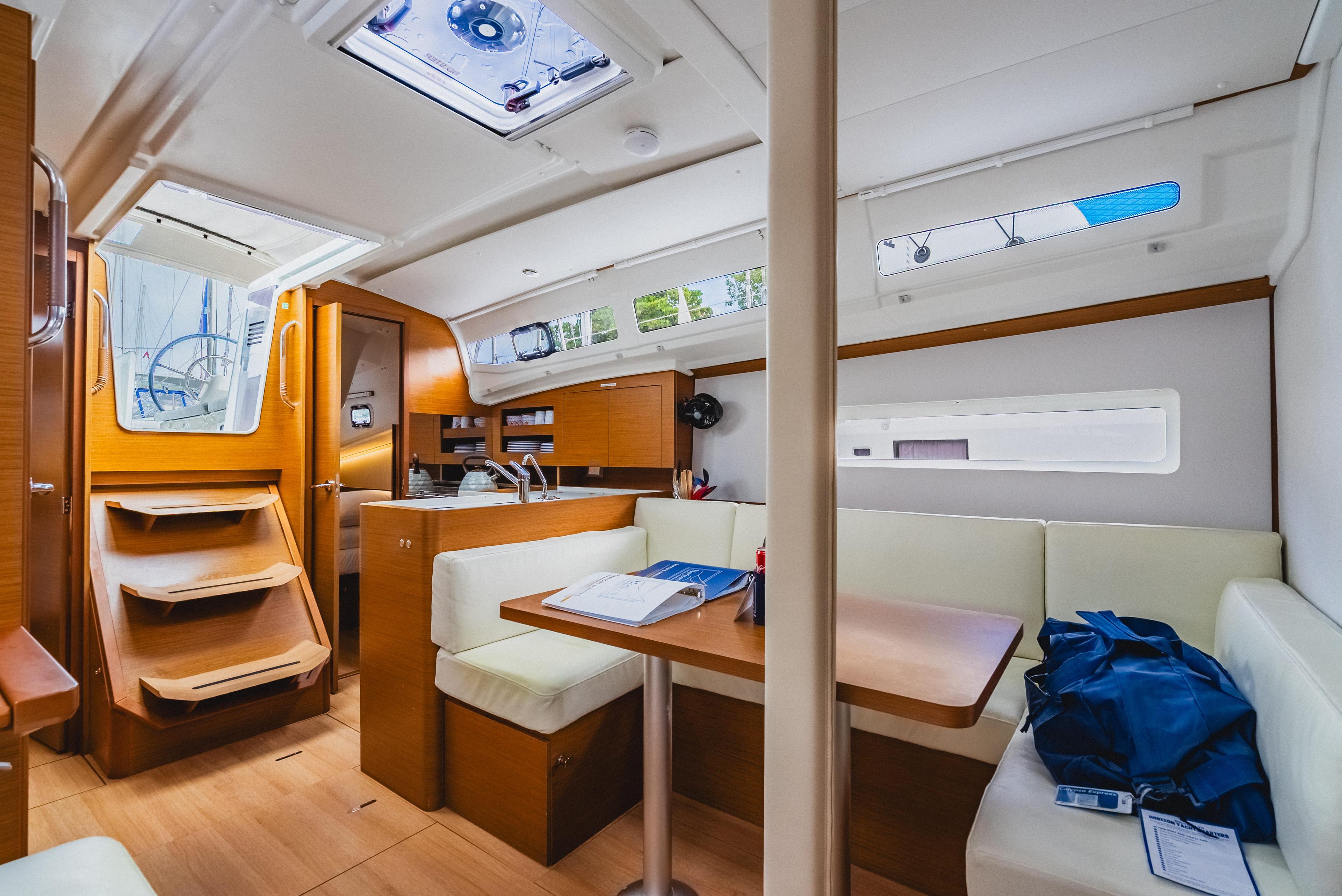 Sun Odyssey 380 - 3 cab., picture 17