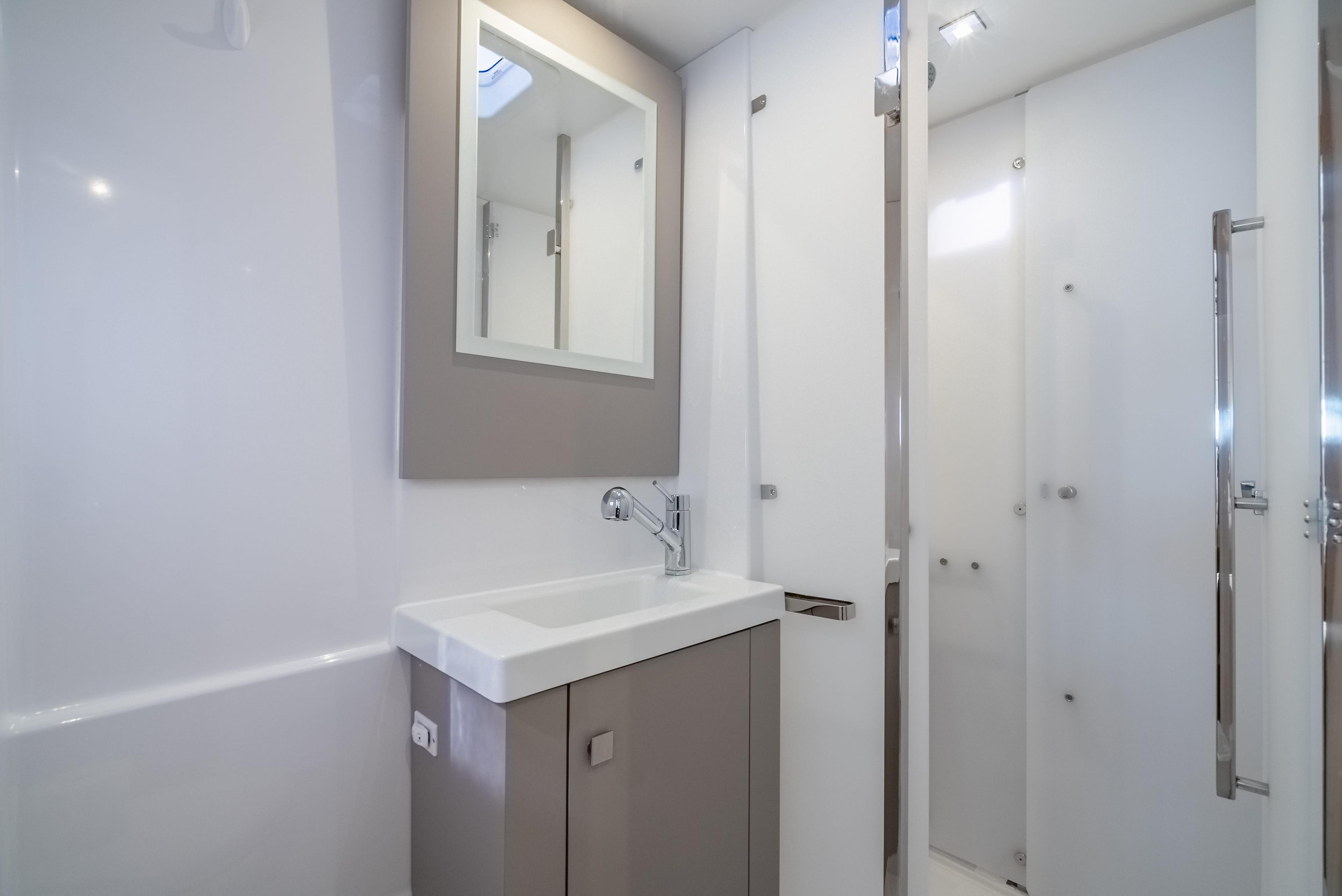 Fountaine Pajot Astrea 42 - 4 + 1 cab., picture 32