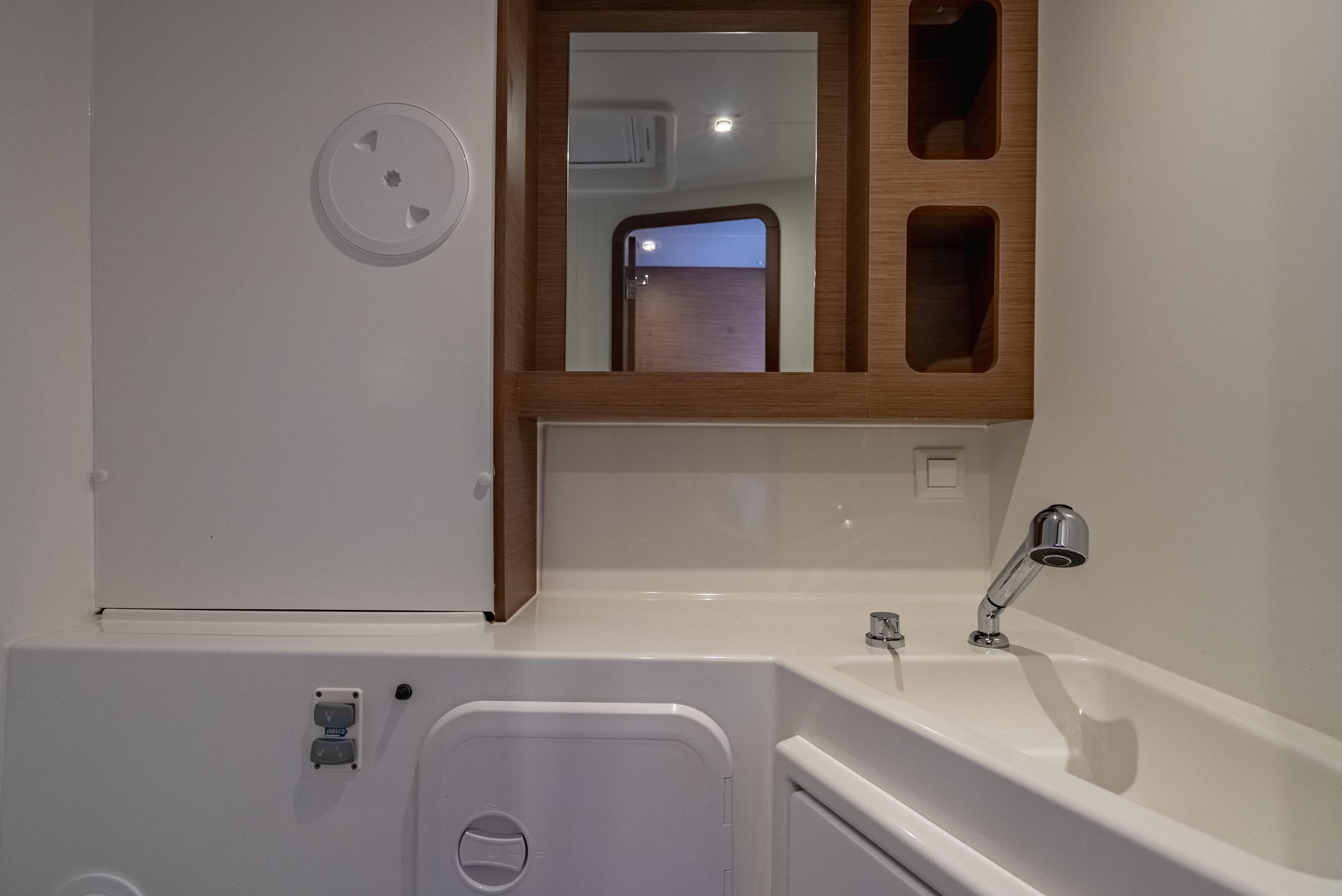 Lagoon 42 - 4 + 2 cab., picture 28