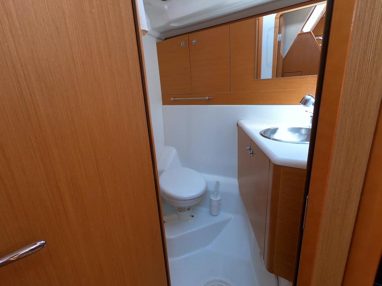 Jeanneau 53 - 5 + 1 cab. - Anita, picture 8