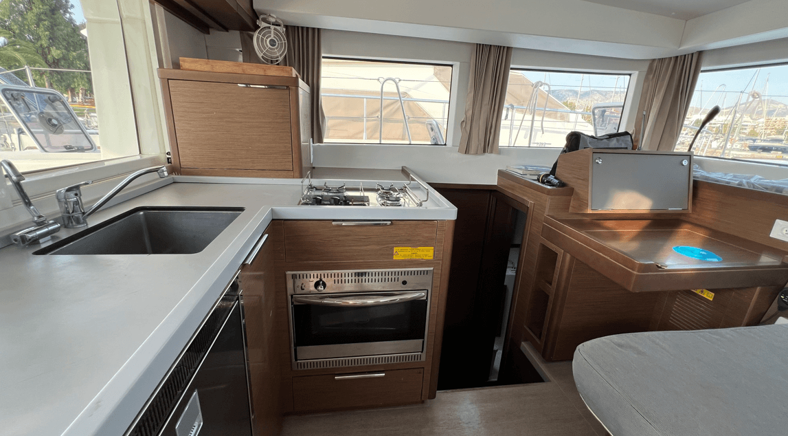 Lagoon 40 - 4 + 2 cab, picture 11