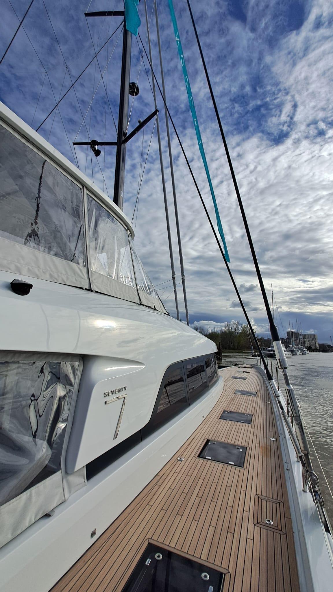 Lagoon Seventy 7, picture 3