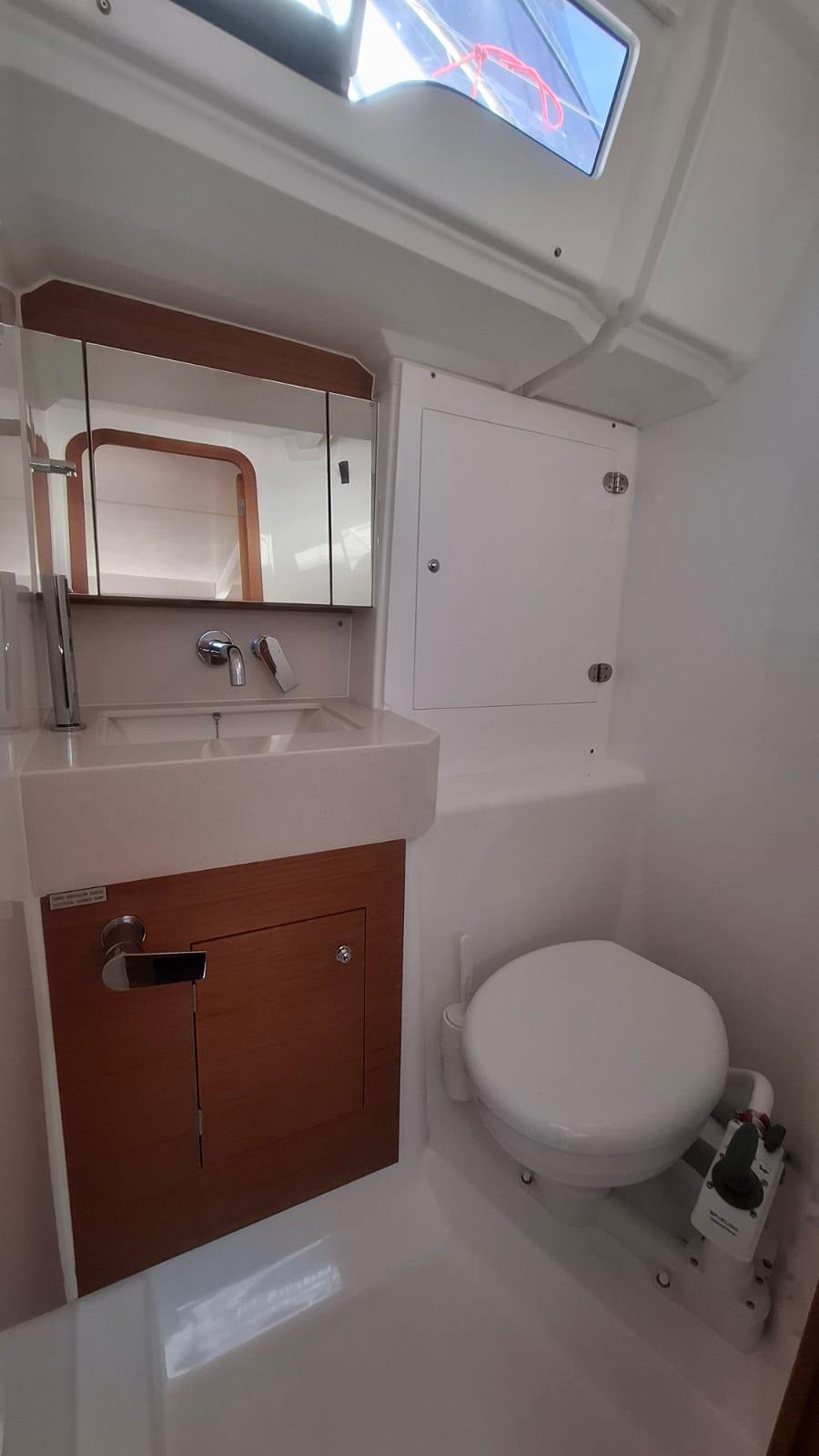 Dufour 37 - 3 cab., picture 8