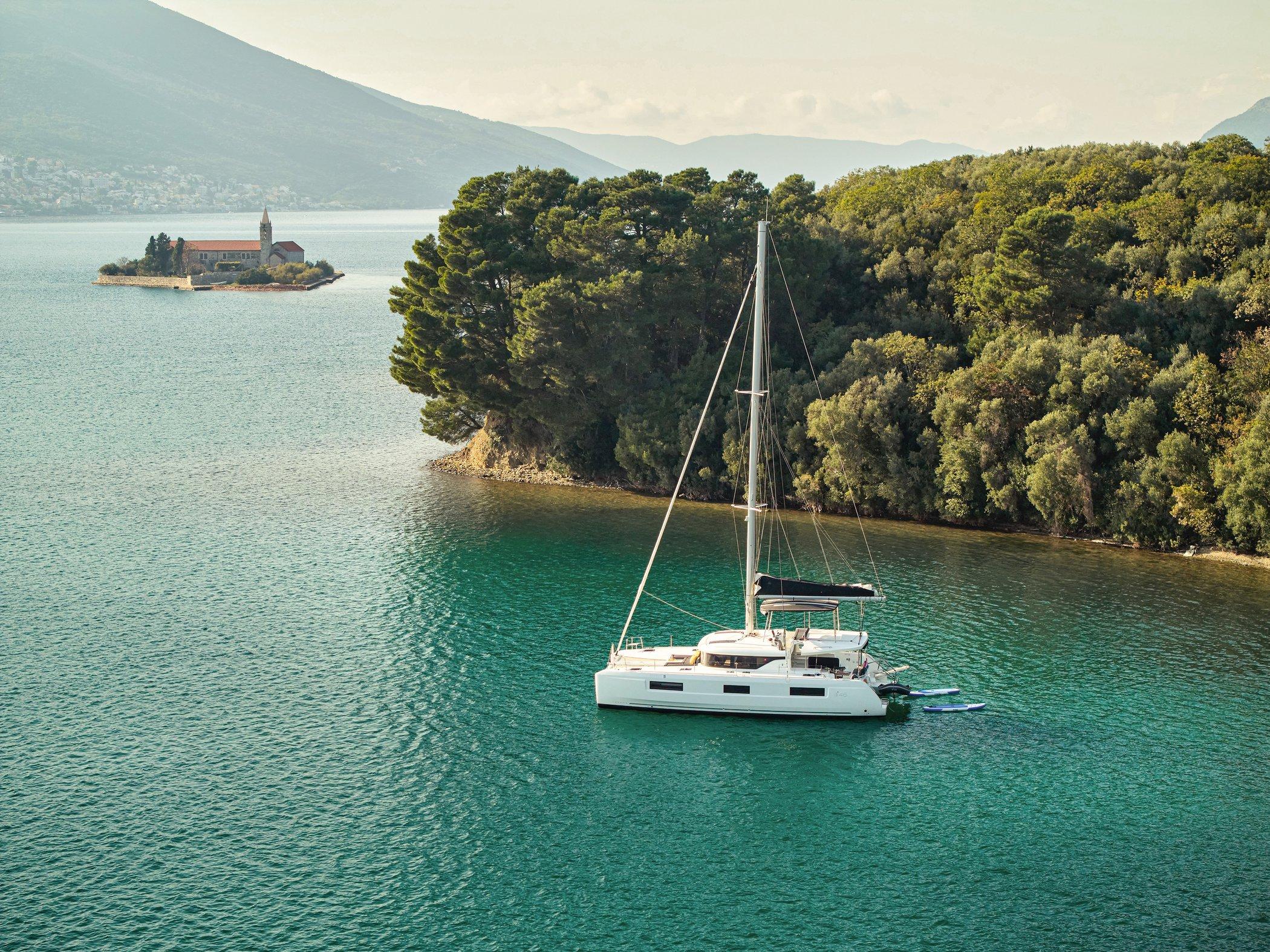 Lagoon 46 - 4 + 2 cab., picture 1