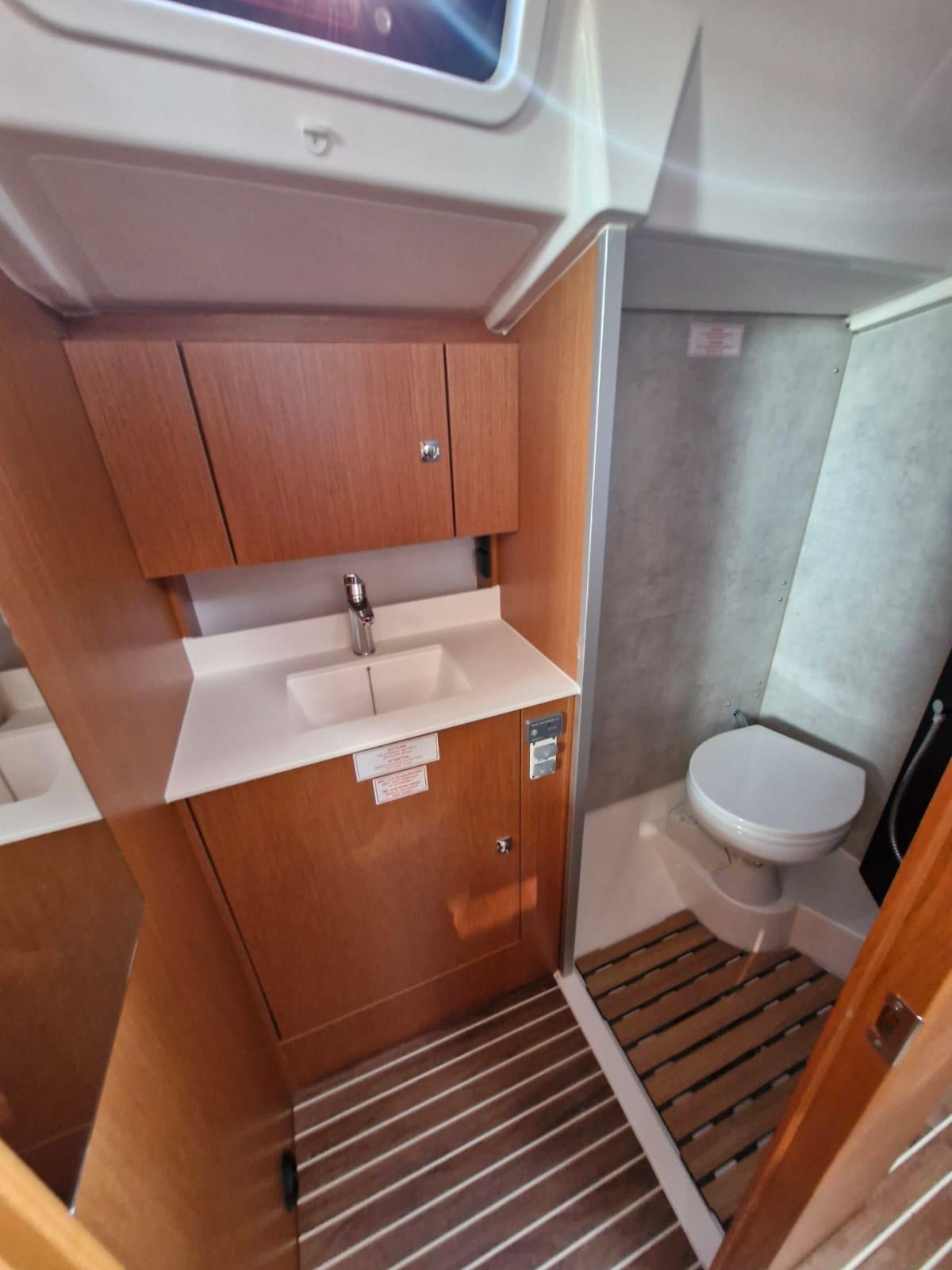 Bavaria C38, picture 15