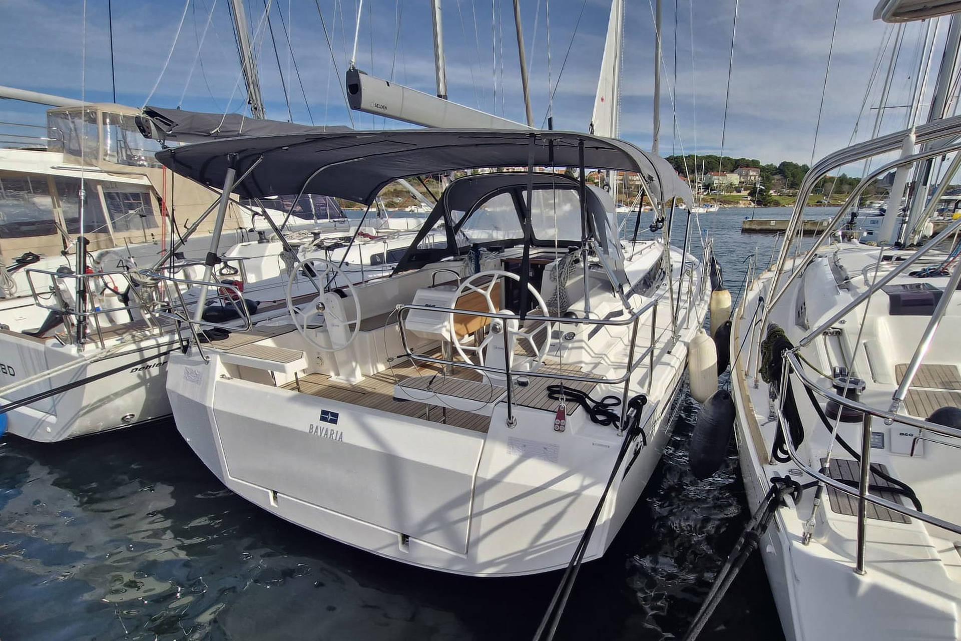 Bavaria C38, picture 4