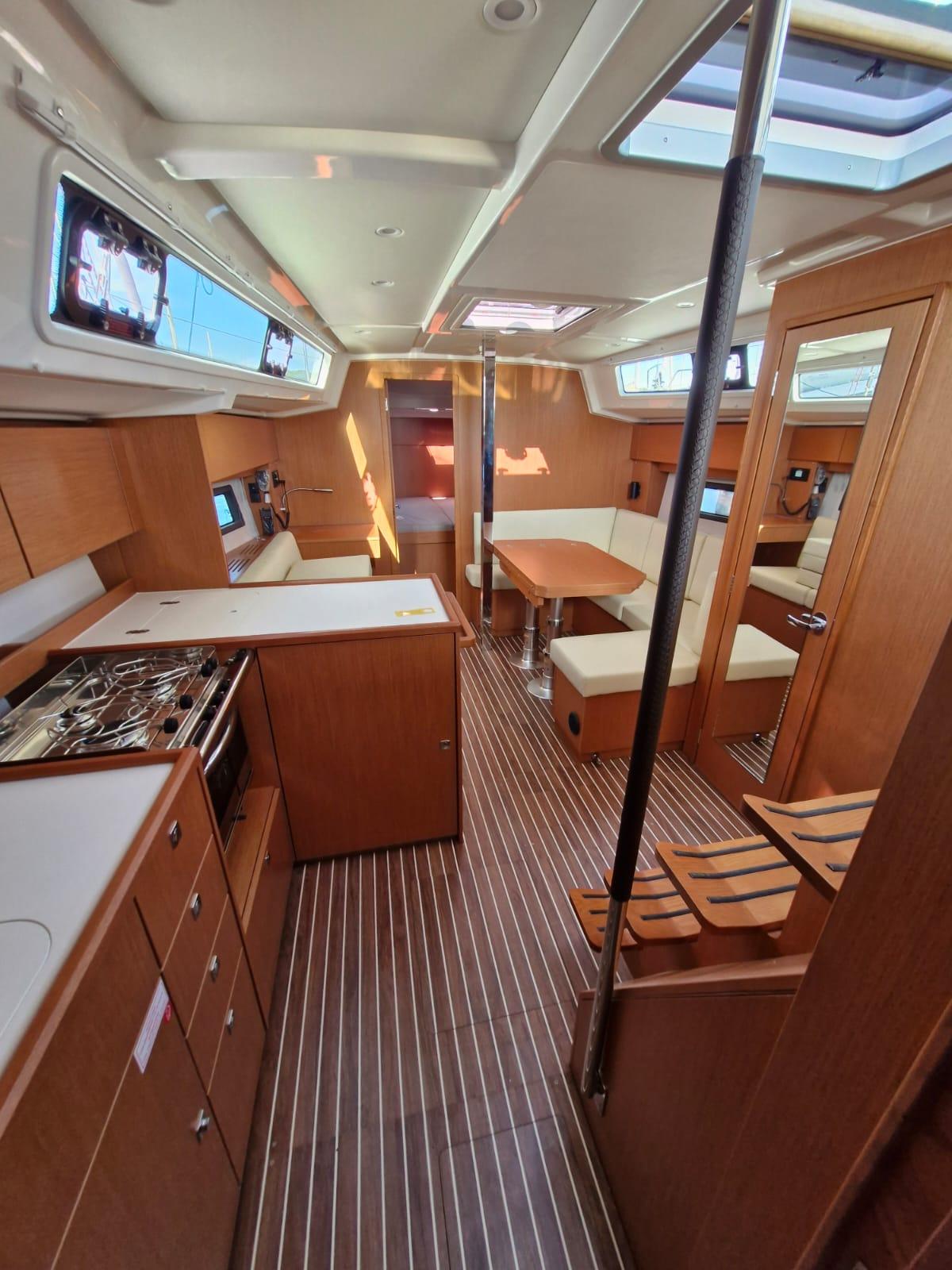 Bavaria C38, picture 7