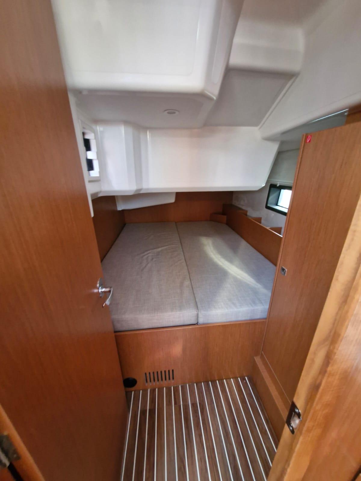 Bavaria C38, picture 13