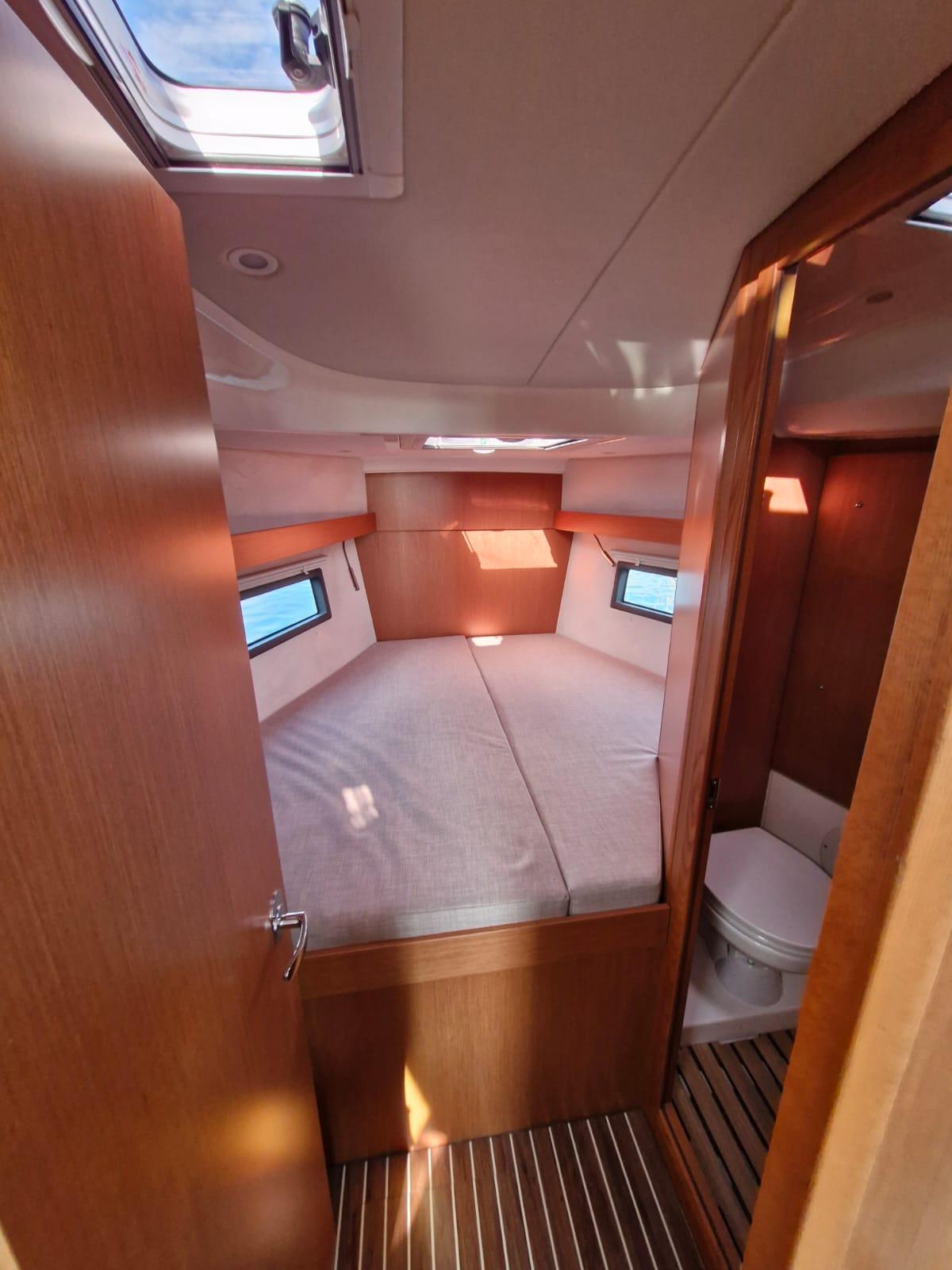 Bavaria C38, picture 11