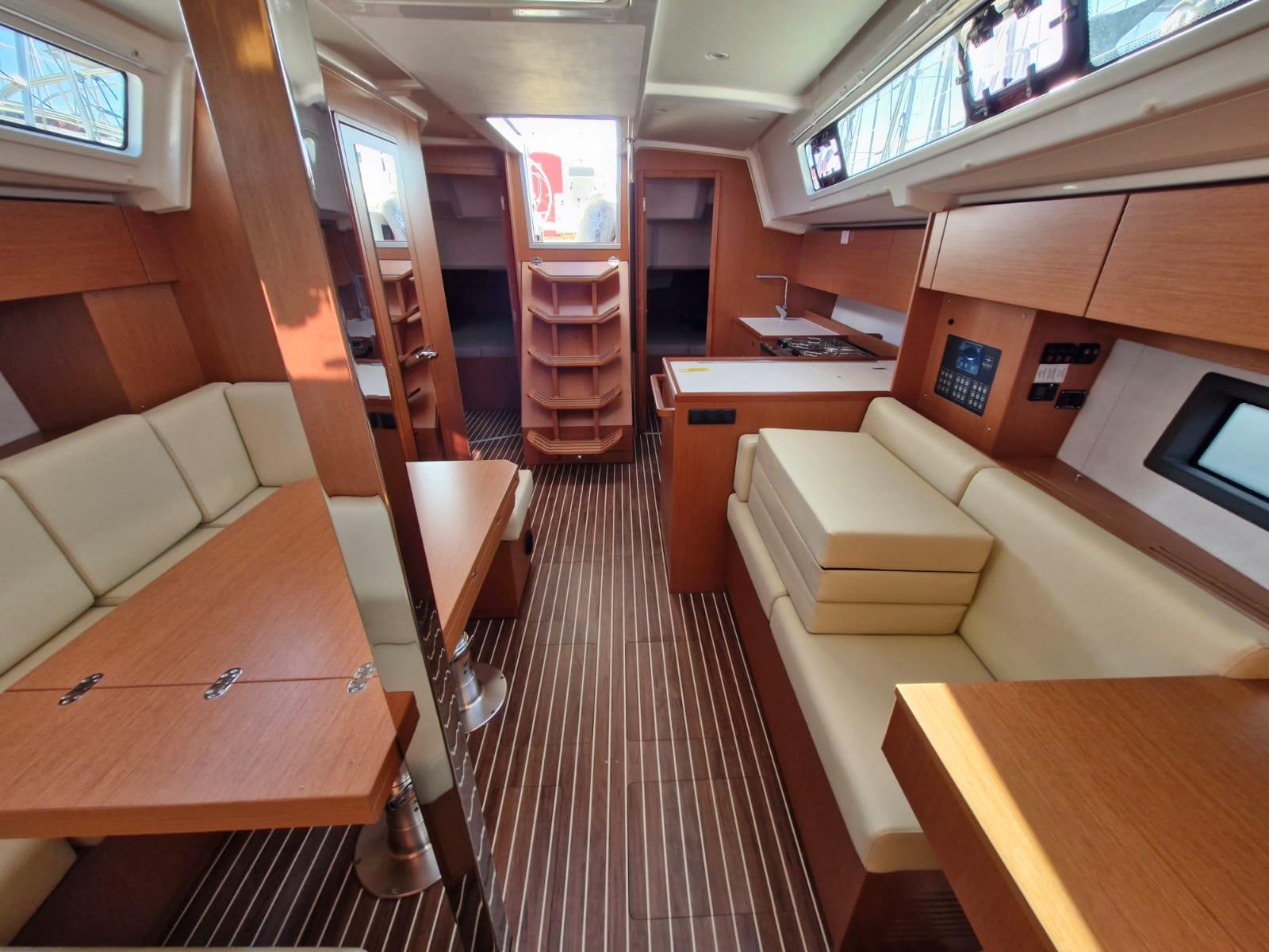 Bavaria C38, picture 8